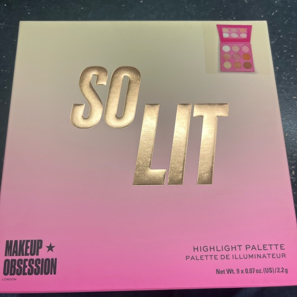 Makeup Revolution So Lit Highlight Palette - Pink and Gold